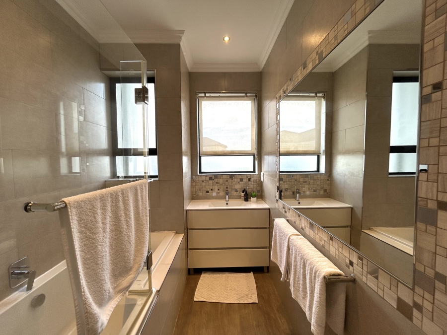To Let 2 Bedroom Property for Rent in Big Bay Western Cape